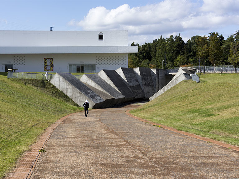 青森県立美術館