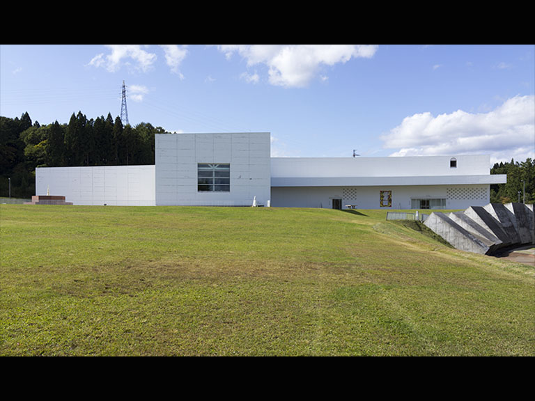 青森県立美術館