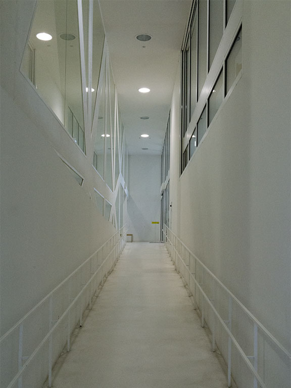 青森県立美術館
